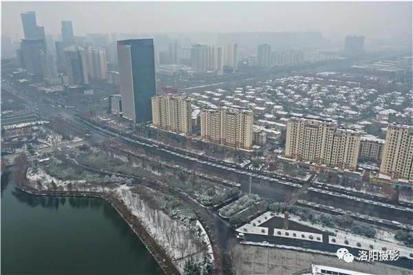 172月6日，洛阳小雪，如此平静的城市真的是很少见了。.jpg